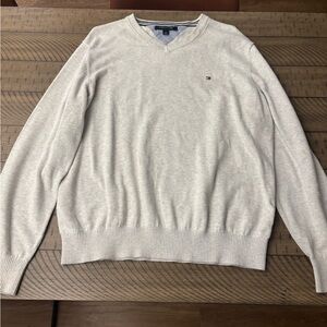 Tommy Hilfiger Men's V-Neck Sweater in Light Cream